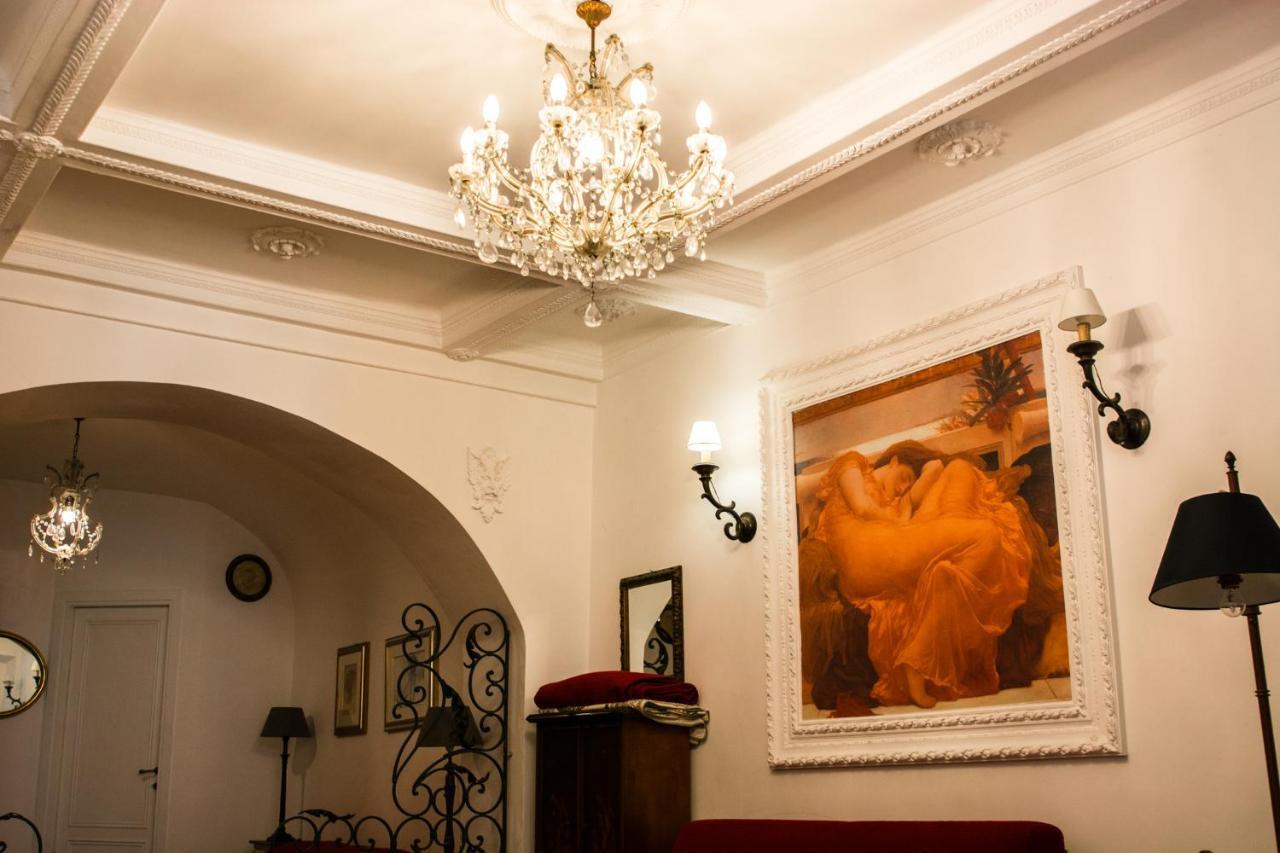 Grove House Rom